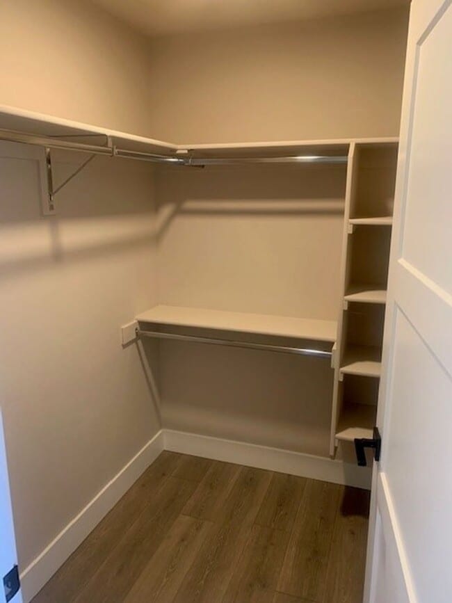 Building Photo - 3 Bed/3 Bath Modern and Luxurious Townhome in NE Bend