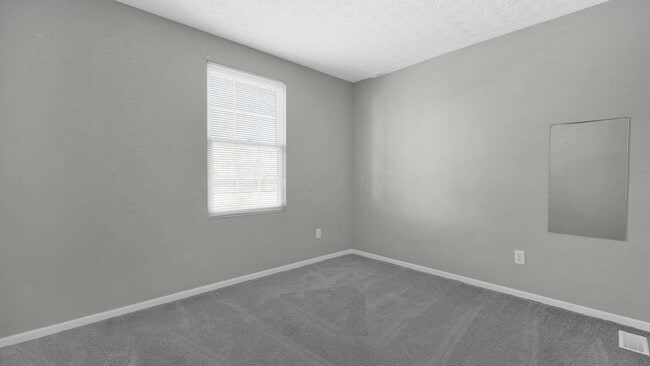 Building Photo - 133 Feathertip Ln