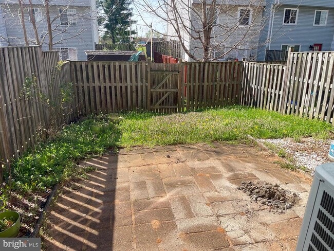 Building Photo - 14550 Farmcrest Pl