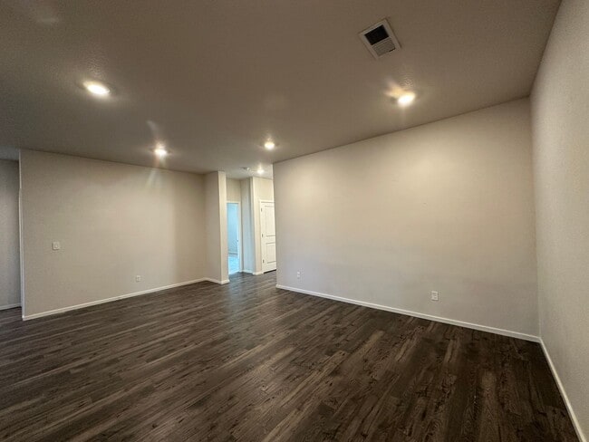 Building Photo - Single Level 2 Bedroom / 2 Bathroom House ...