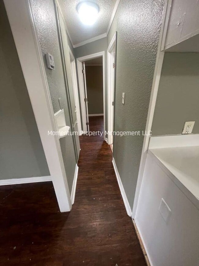 Building Photo - 1124 N Brunnell Pkwy