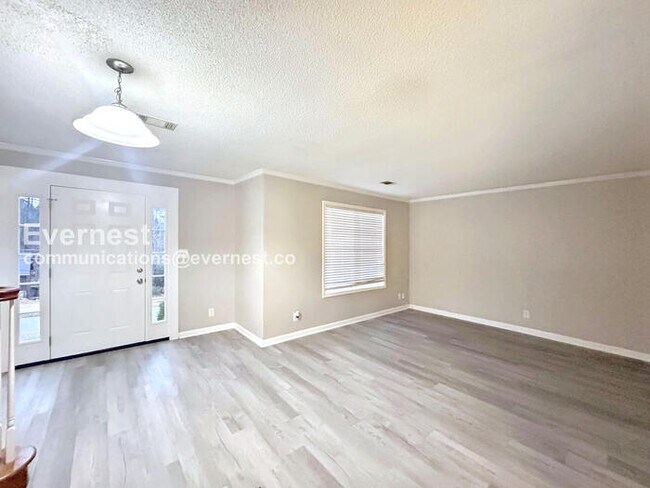 Building Photo - Limited Time Special Offer / 5 Bed, 3.5 Bath Home with Attached Garage / Pet-Friendly / Vouchers ...