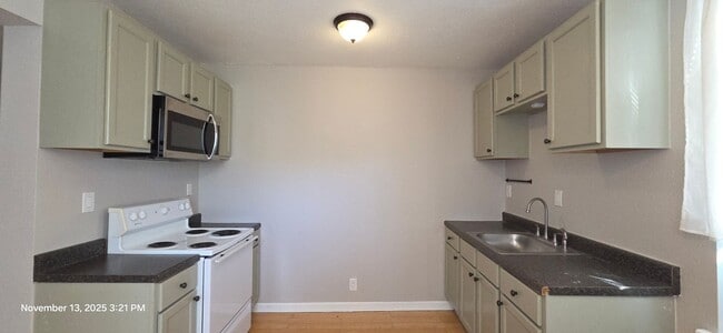 Building Photo - Mahncke Park 1 Bedroom w/study Available NOW!