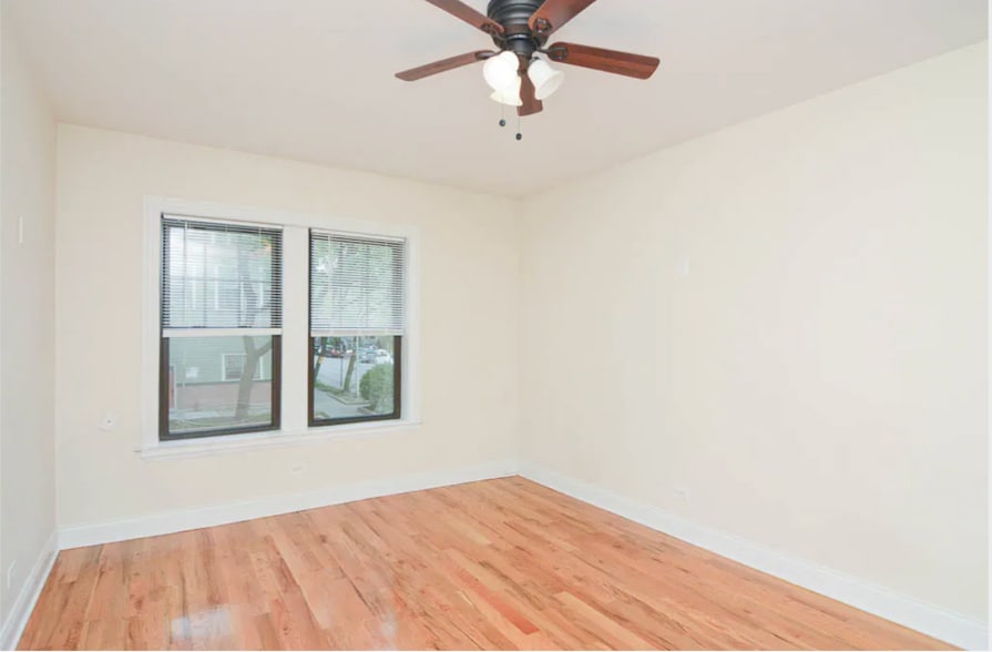 Building Photo - 1102 W Wellington Ave