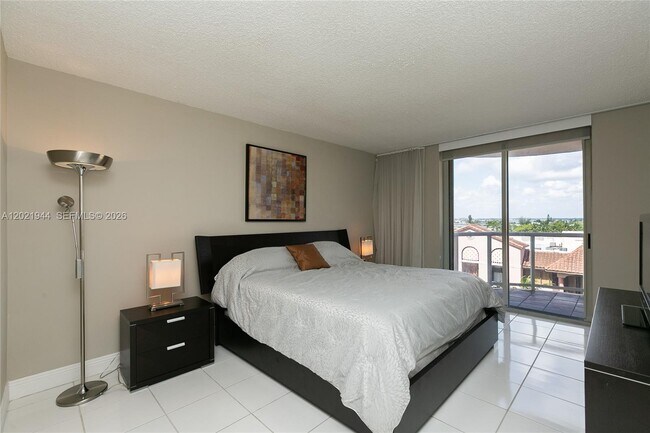 Building Photo - 8855 Collins Ave
