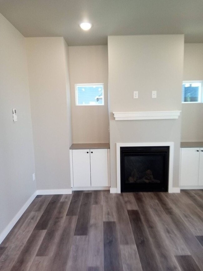 Building Photo - 3 Bedroom, 2.5 Bath in Blaine in Newer Nei...
