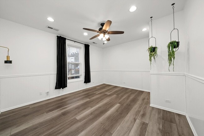 Building Photo - 3227 S Wells St