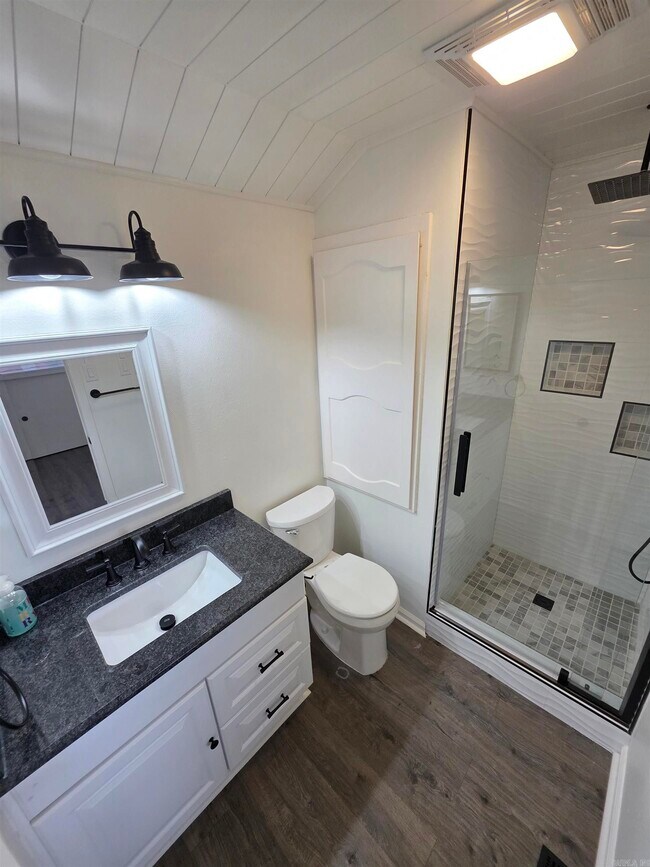 Building Photo - 301 Kings Row Dr