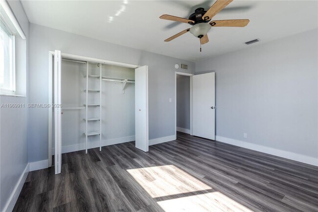 Building Photo - 326 SE 3rd Terrace