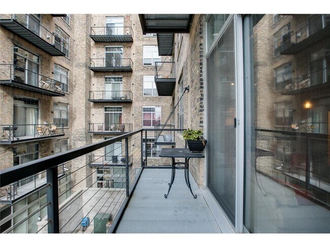 Building Photo - 521 S 7th St