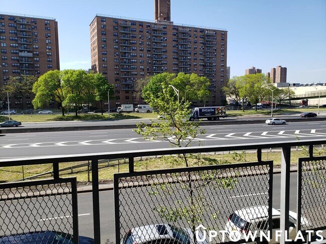 Building Photo - 2015 Bruckner Blvd
