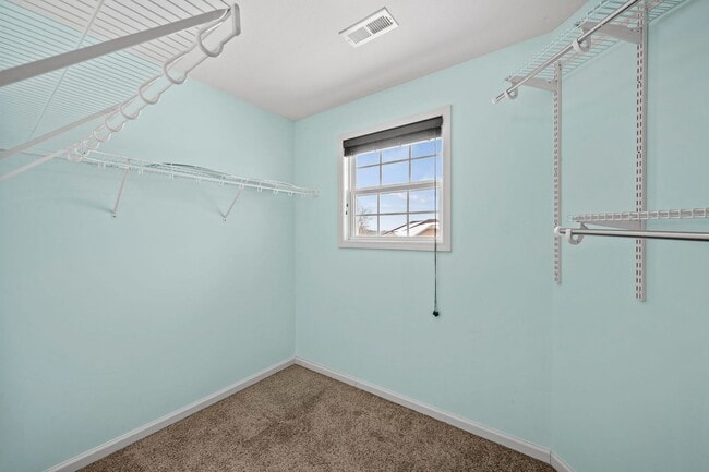 Building Photo - Spacious 3BR Home with Bonus Room, Fireplace & Fenced Yard