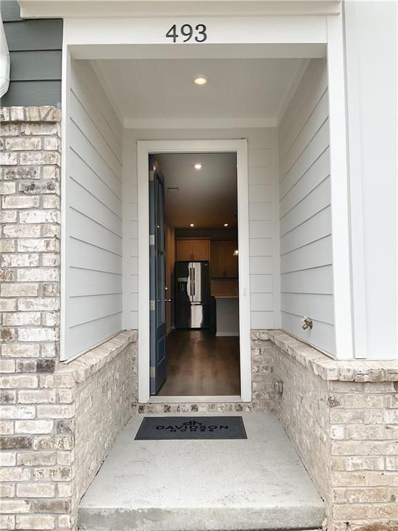 Building Photo - 493 Crown Dr