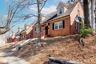 Building Photo - Spacious 1 Bedroom Duplex in Trinity Park,...
