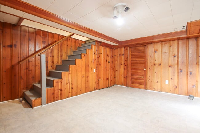 Building Photo - 6816 Eastbrook Ave