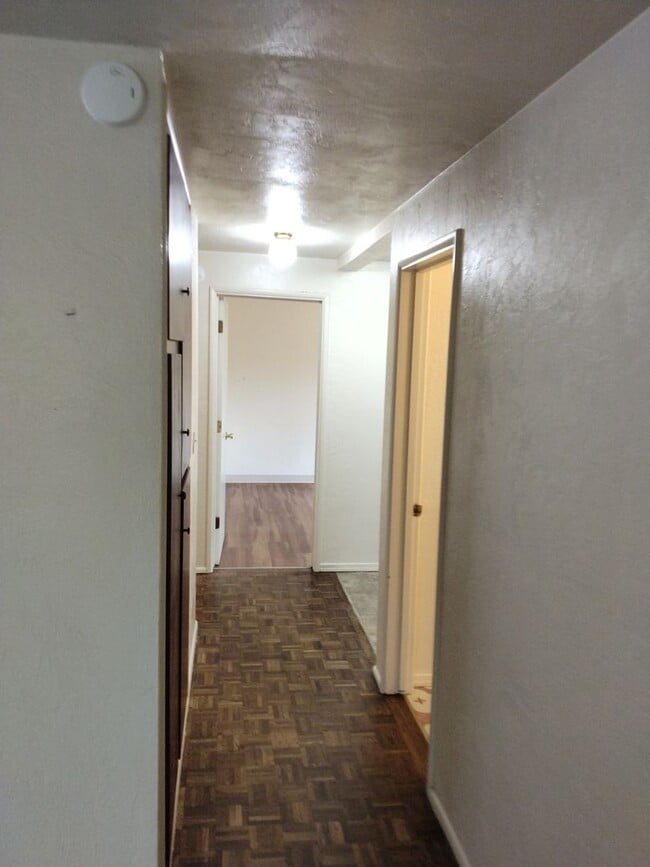 Building Photo - Adorable 2 Bedroom Home!