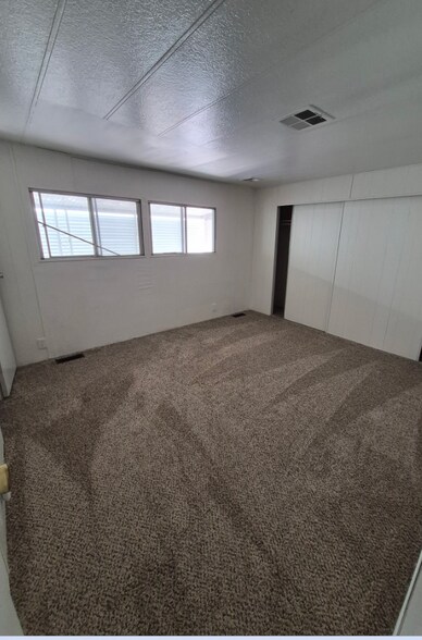 Building Photo - 3601 E Wyoming Ave