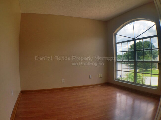 Building Photo - 2320 Justin Ave
