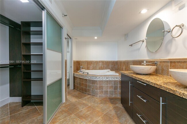 Building Photo - 3500 Mystic Pointe Dr