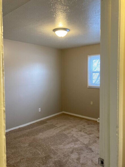 Building Photo - 7560 Mentor Ave