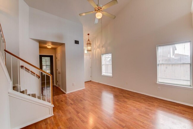 Building Photo - 910 Port Daniel Dr