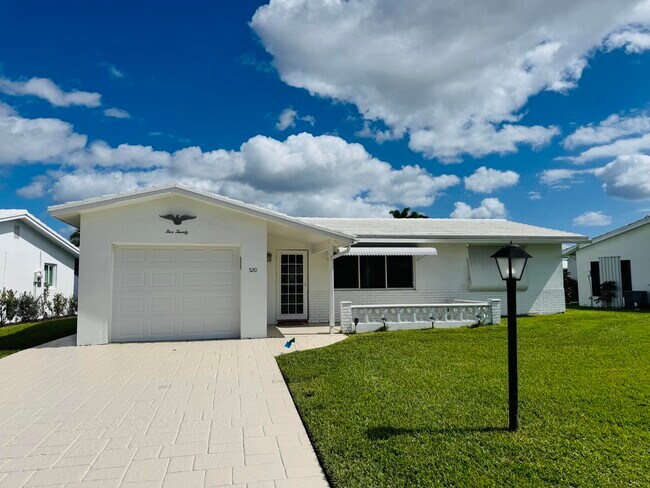 Building Photo - 520 SW 18th St