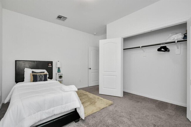 Building Photo - 8034 Royal Palm Dr