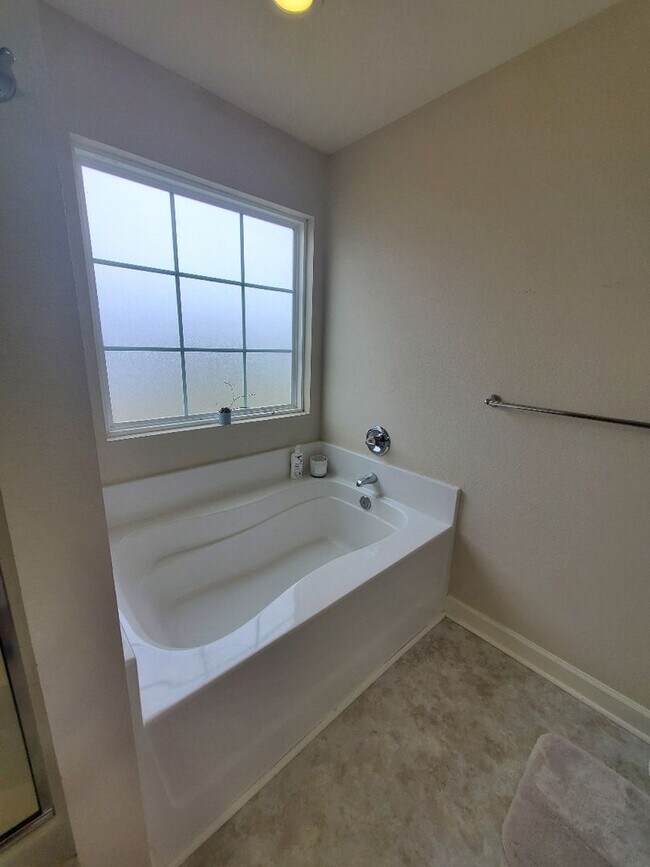 Building Photo - Luxurious 4BR/2.5BA Home with Spacious Living Spaces and Elegant Touches