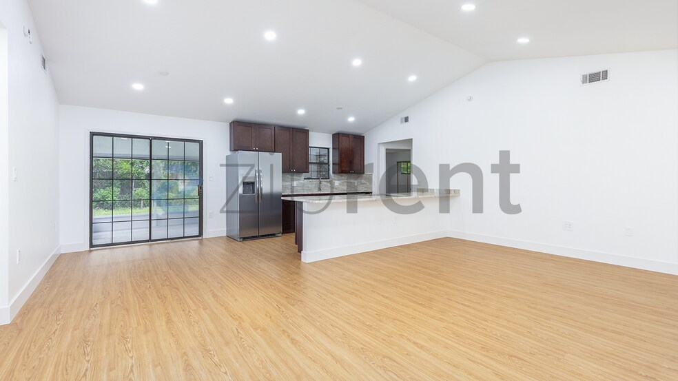 Building Photo - Unit