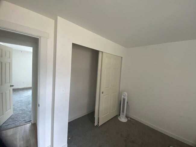 Building Photo - 126 K St NE