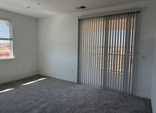 Building Photo - Beautiful Northlake 4 BED 3.5 BATH