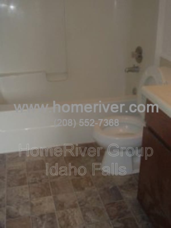 Building Photo - 2476 1st St