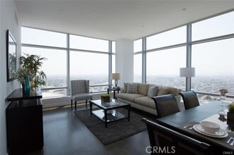 Building Photo - 900 W Olympic Blvd