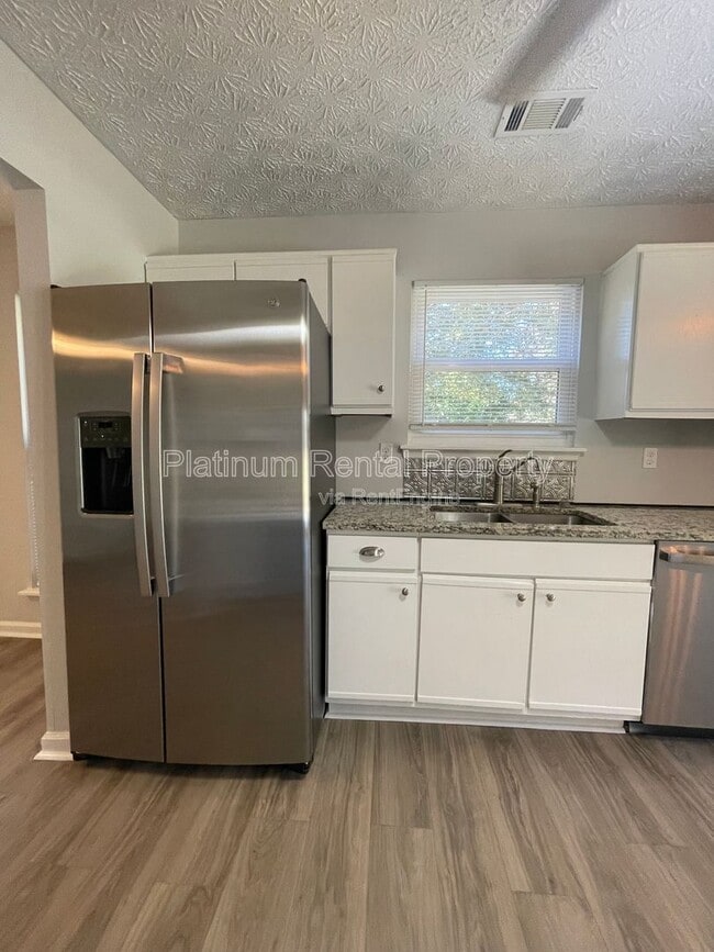 Building Photo - 1630 Creek Crossing SE