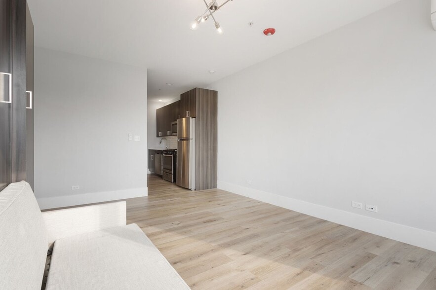 Building Photo - 1517 W Howard St