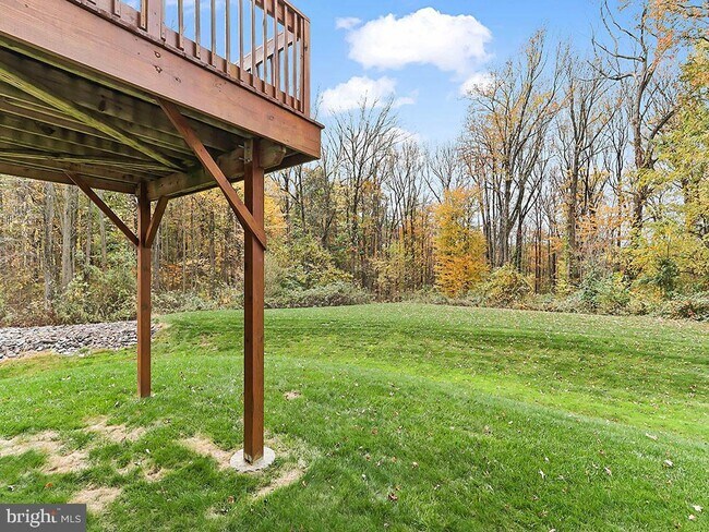 Building Photo - 523 Chestnut Ct