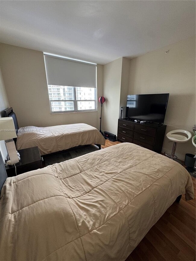 Building Photo - 801 Brickell Key Blvd