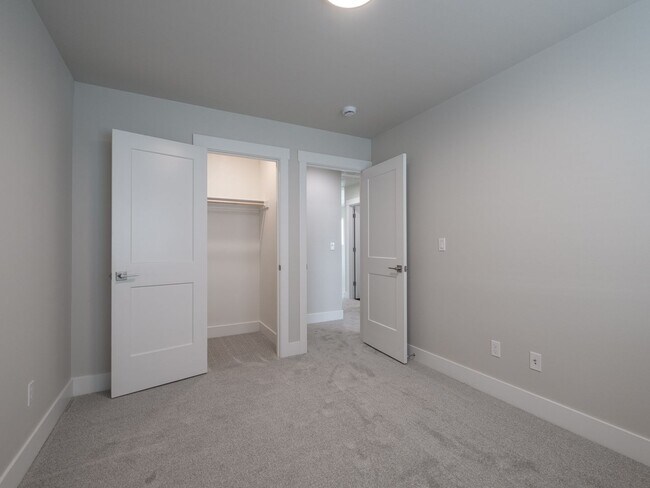 Building Photo - 9375 SW Eunice Ln