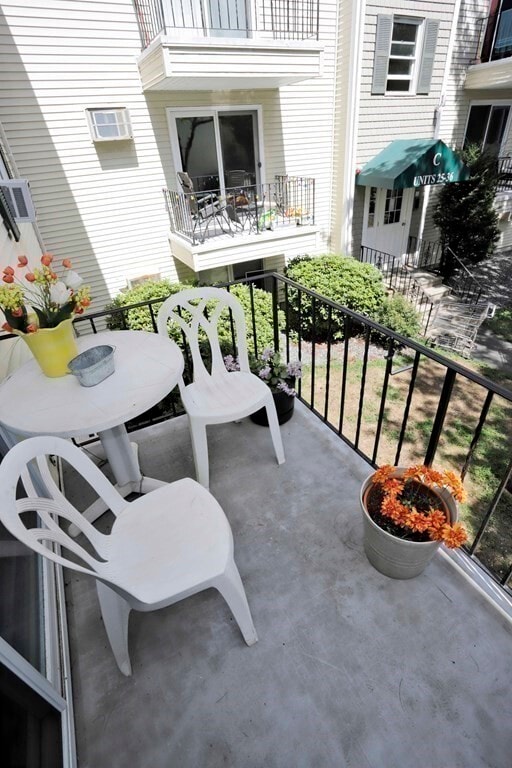 Building Photo - 1261 Church St