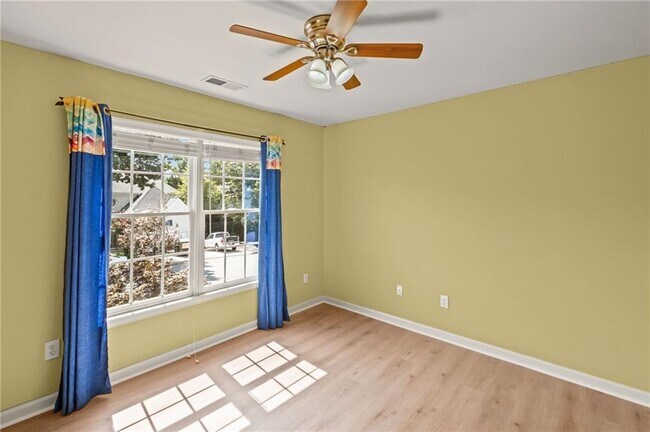 Building Photo - 12857 Waterside Dr