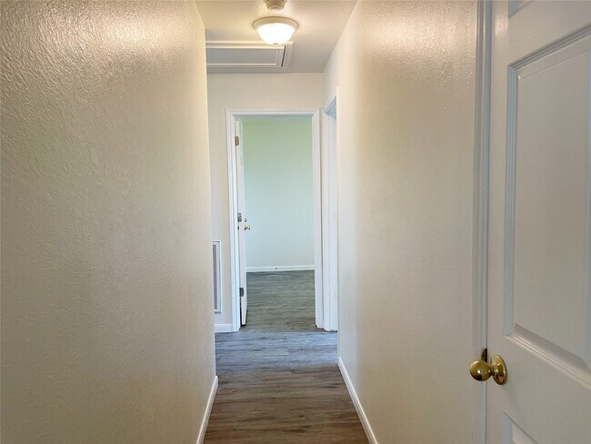 Building Photo - 15723 Crooked Arrow Dr