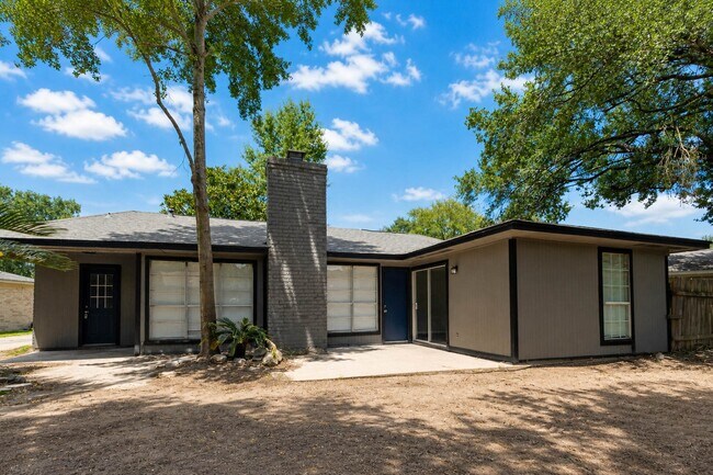 Building Photo - 15811 Pathfield Dr