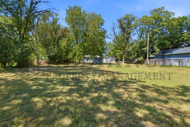 Building Photo - 826 N Elder St