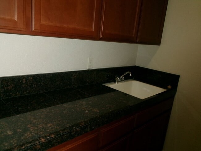 Building Photo - 1508b
