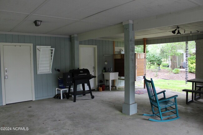 Building Photo - 1534 Deer Pointe Ct SW