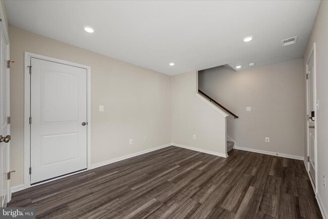 Building Photo - 403 18th Ave