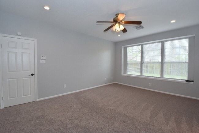 Building Photo - 20415 Lonestar Oak St