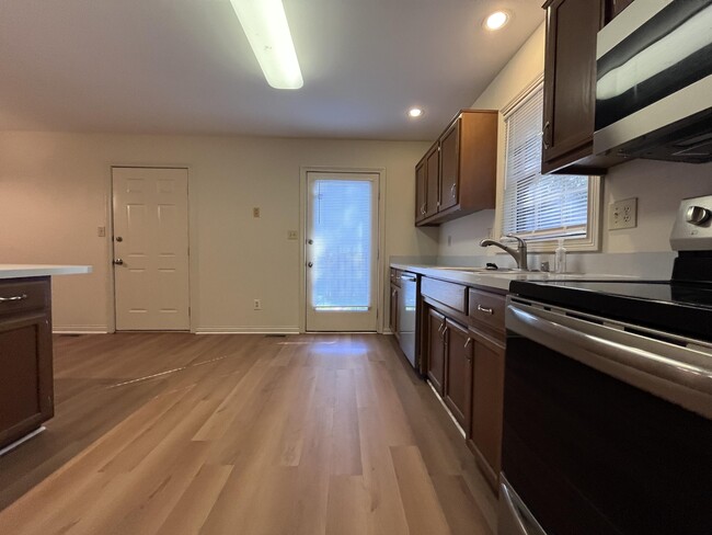 Building Photo - 4024 Palmetto Dr