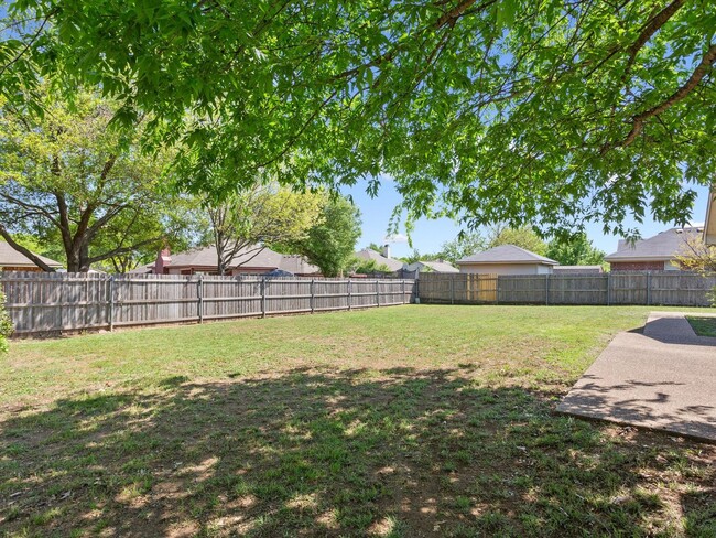 Building Photo - 912 Pawnee Trail