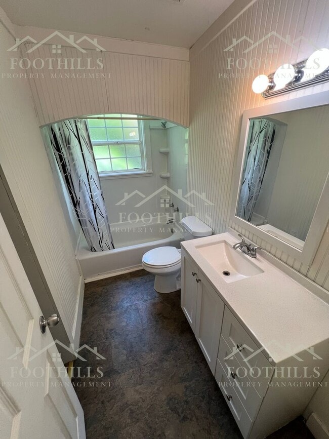 Building Photo - Affordable 3 Bedroom Home Near Hwy 28 with...